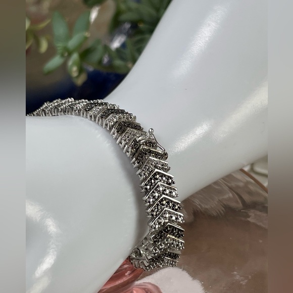 MycostSALE‼️VINTAGE Silver Chevron Bracelet. 925 colored Silver. 7 1/4" - Picture 3 of 9